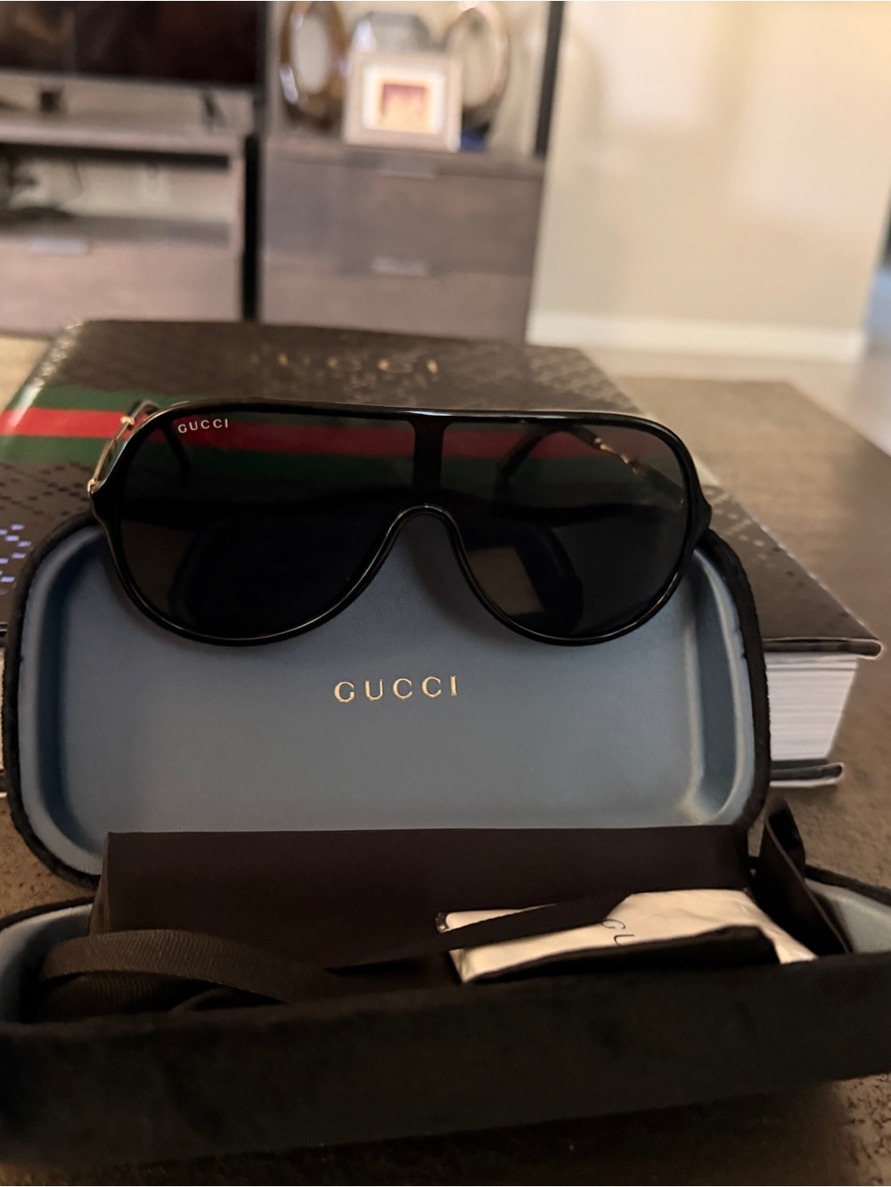 Authentic Gucci Men's Black Aviator Shield Sunglasses - Picture 2 of 7